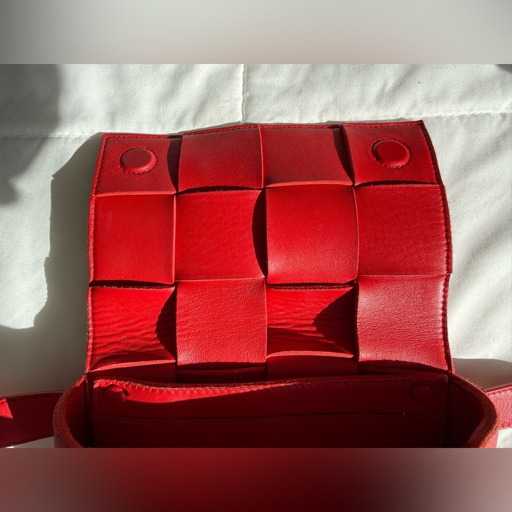Bottega Veneta Red Cassette Belt Leather Bag - Picture 6 of 9